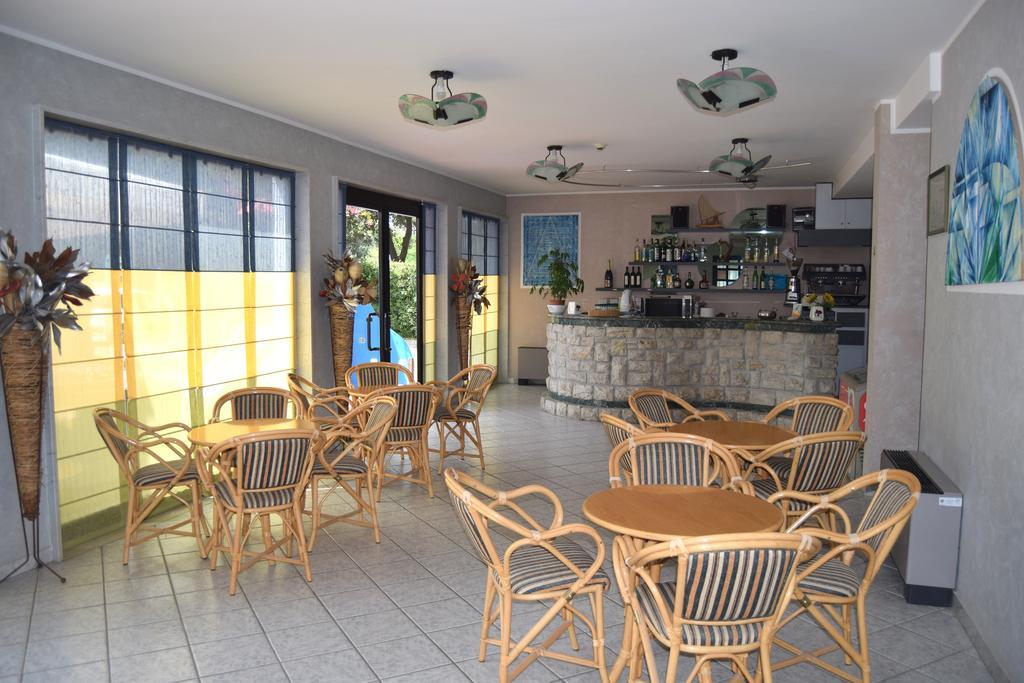 Orchidea Marina Aparthotel Тирения Екстериор снимка